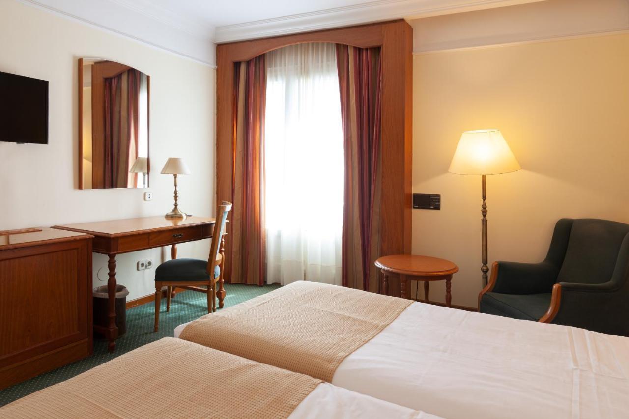 Hotel Hoyuela Сантандер Екстериор снимка