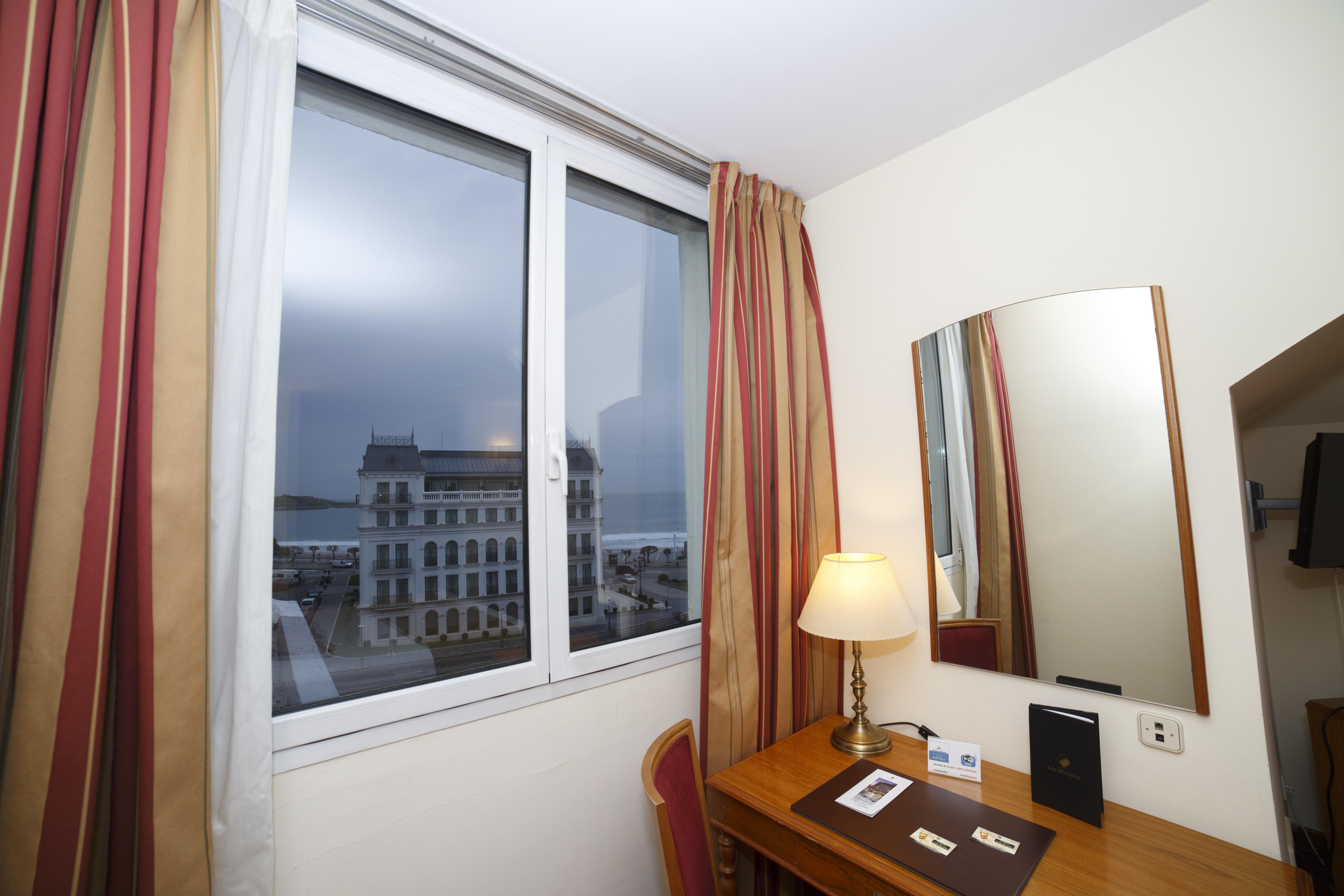Hotel Hoyuela Сантандер Екстериор снимка